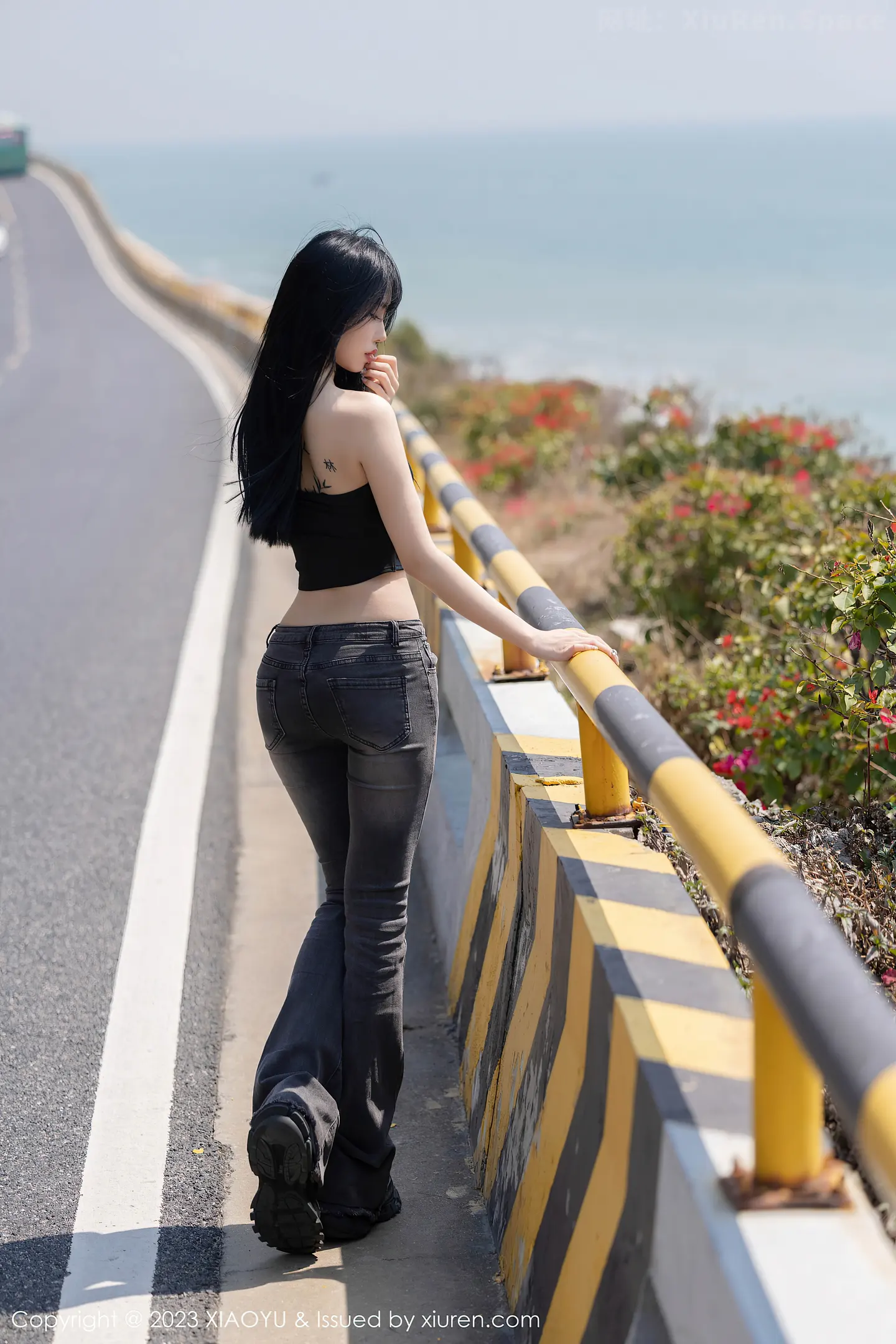 图片[5]-[XiaoYu画语界]Vol.1047 模特奶瓶黑色露肩短款上衣+性感蛋黄色吊带秀曼妙身姿诱惑写真98P-秀人网官方网站